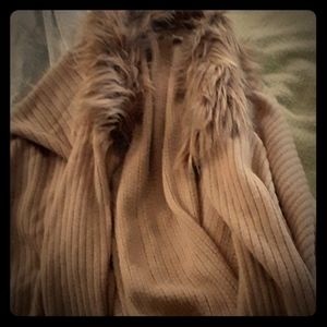 Waist length  shawl with soft imitation fur collar